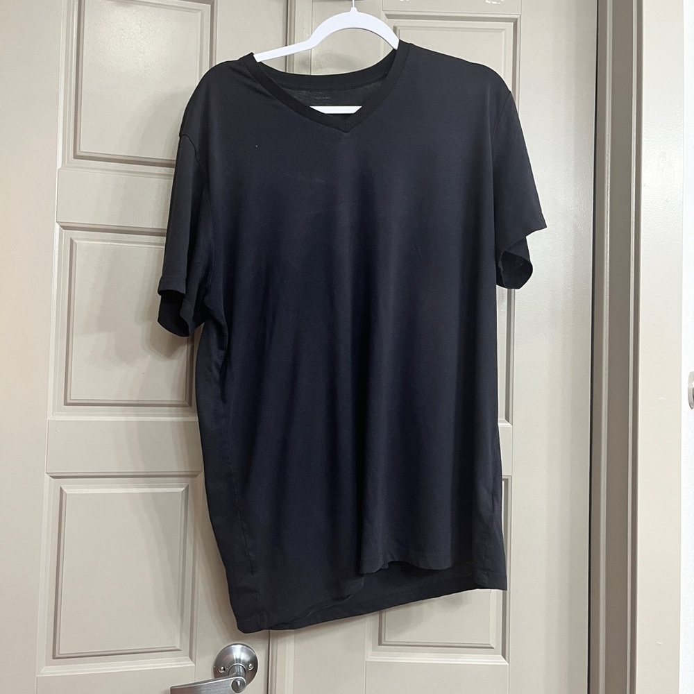 Black V-Neck T-Shirt Men’s Old Navy size XL